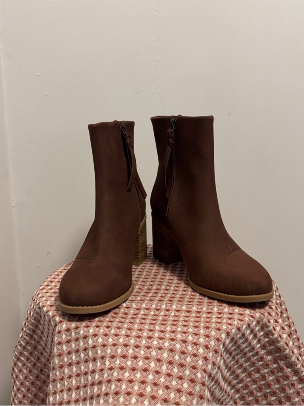 Never Worn Toms Brown Nubuck Block Heel Ankle Boots
